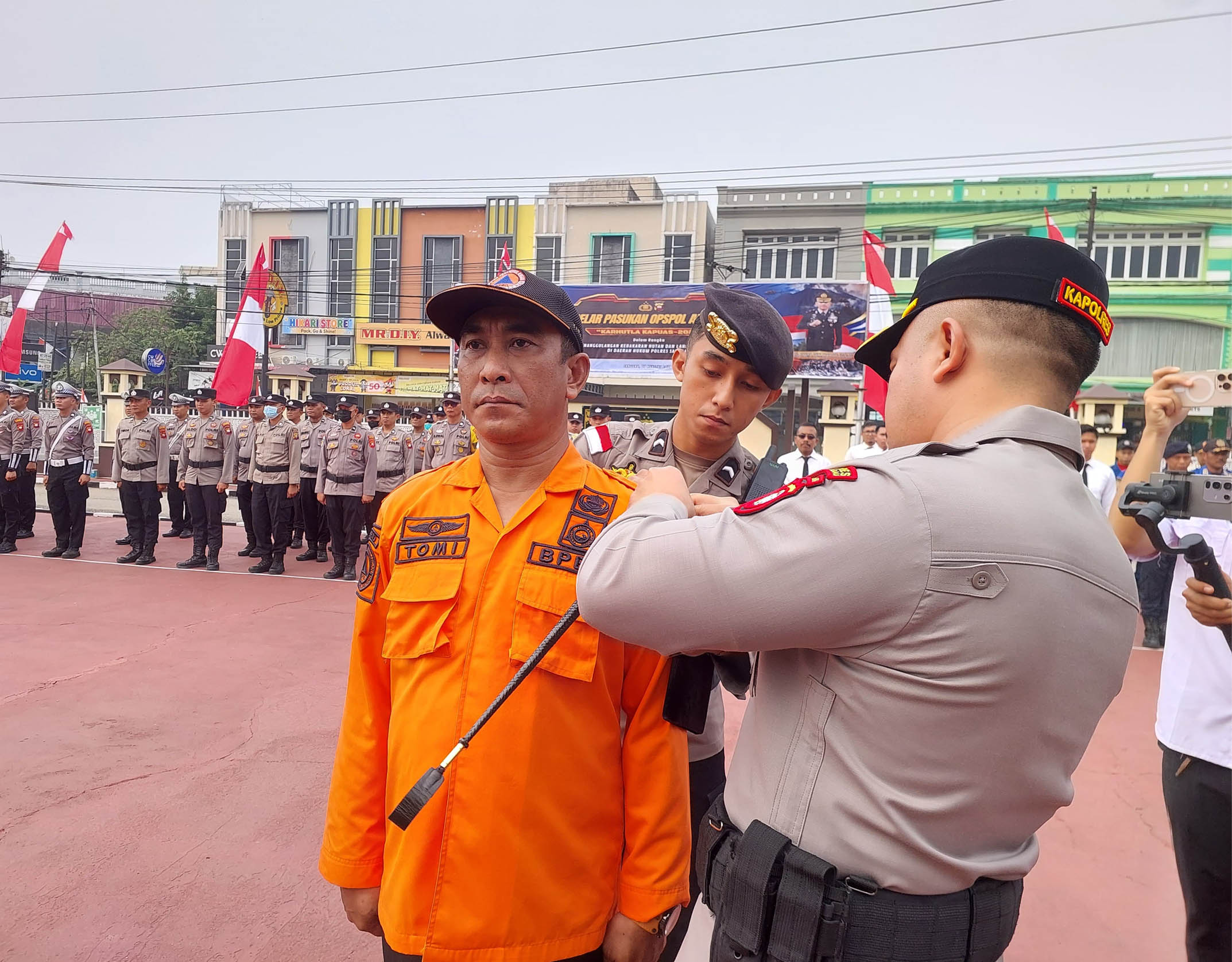 Polres Sanggau menggelar Apel Gelar Pasukan Operasi Kepolisian Aman Nusa II “Karhutla Kapuas-2026” di Halaman Mapolres Sanggau, Kamis, 27 Agustus 2026, pukul 09.00 WIB.