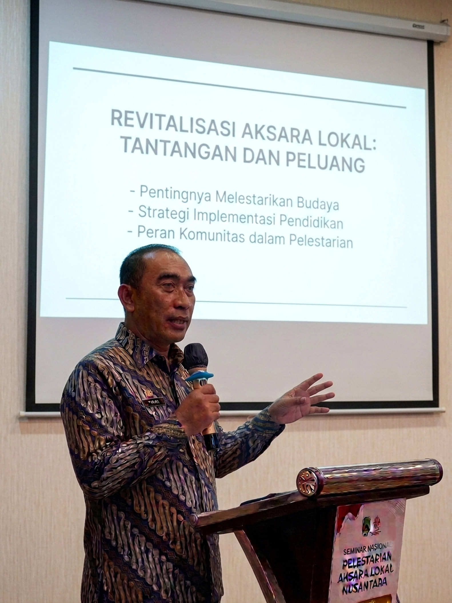 Pemred Metro Voice Berikan Kuliah Umum tentang Aksara Gholiks